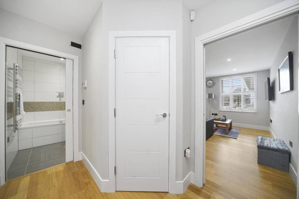 Flat 3 Bridge House Apartamento Staines-upon-Thames Exterior foto