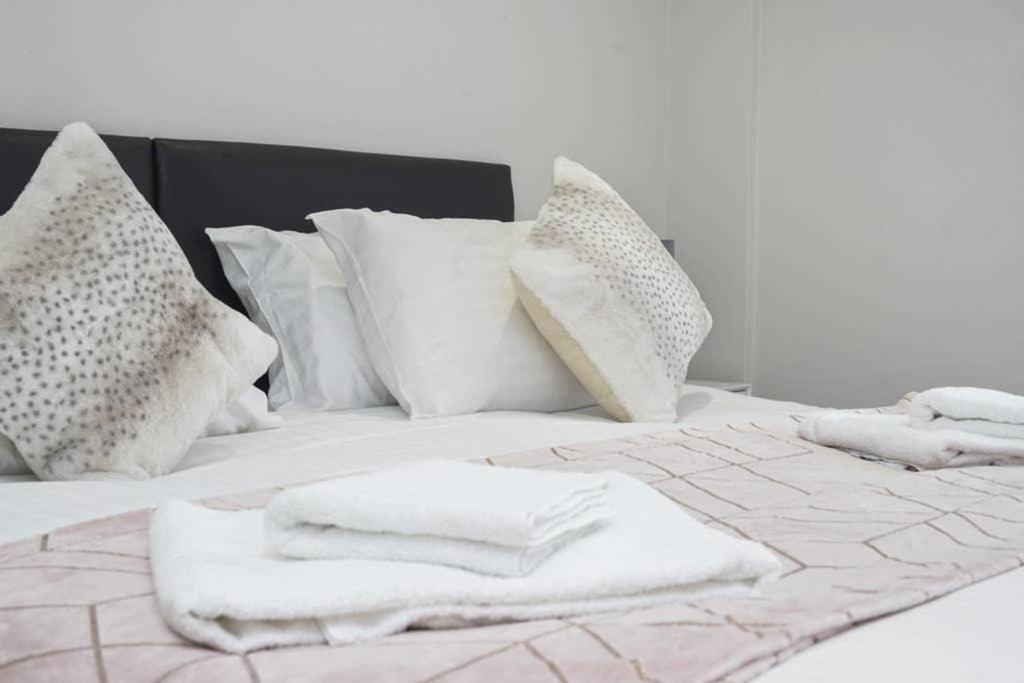 Flat 3 Bridge House Apartamento Staines-upon-Thames Exterior foto