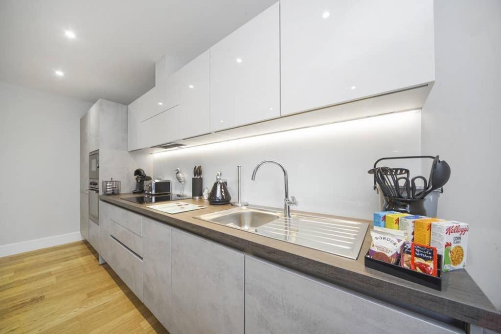 Flat 3 Bridge House Apartamento Staines-upon-Thames Exterior foto